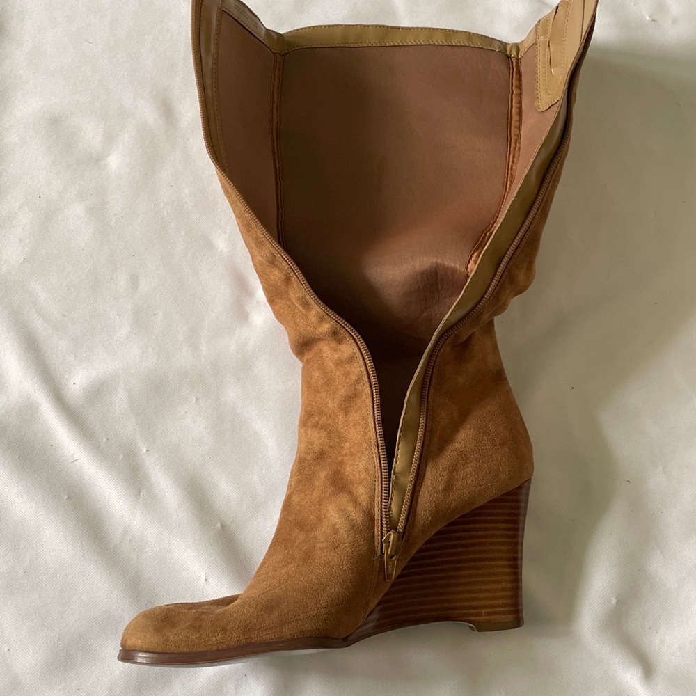 Fashionable Bakers Knee High Boots Brown Suede Wood Wedge Heels 8.5 B - Picture 12 of 12
